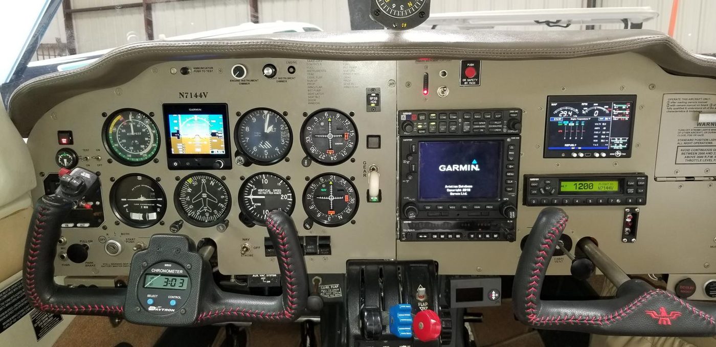 Piper PA-32-300 powerplant inspection with cowlings removed